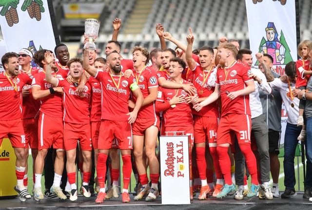 Das BSC-Team um Kapitän Yannick Häring...iel des südbadischen Pokalwettbewerbs. | Foto: Achim Keller Das BSC-Team um Kapitän Yannick Häring...iel des südbadischen Pokalwettbewerbs. | Foto: Achim Keller