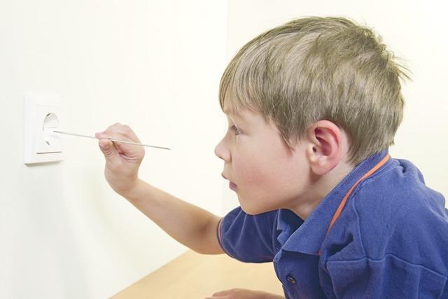Stromschlag, Brand, zu dunkel: Ist Ihr Zuhause kindersicher?