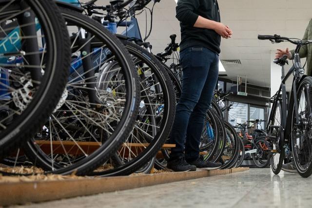 Dreister Dieb klaut E-Bike aus geöffnetem Fahrradladen in Lahr