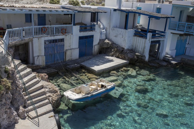 Ein Blick auf Firopotamos auf der grie...äuft die Saison bis in den Spätherbst. | Foto: Socrates Baltagiannis (dpa) Ein Blick auf Firopotamos auf der grie...äuft die Saison bis in den Spätherbst. | Foto: Socrates Baltagiannis (dpa)