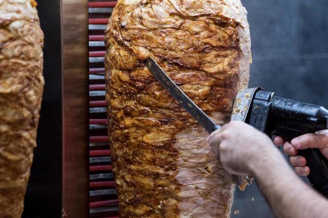 Der Döner Imbiss ist ein beliebter Treffpunkt für Steinens Jugendliche