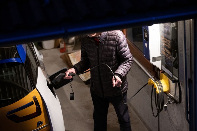 &Uuml;ber die gesamte Nutzungsdauer si... f&uuml;r den Geldbeutel. (Symbolbild)  | Foto: Marijan Murat/dpa/dpa-tmn