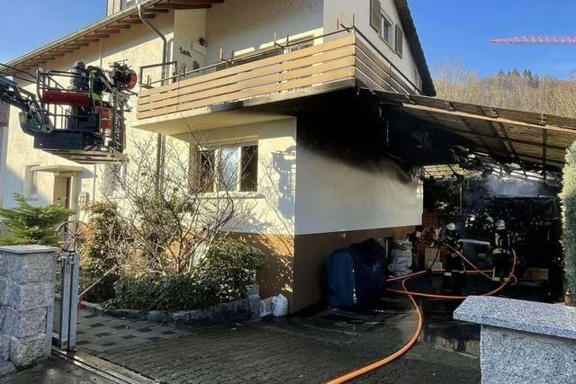 Brand in Lörrach aufgeklärt: Warum sollte man keine heiße Asche in den Mülleimer werfen?