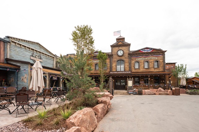 Der neue Themenbereich im Europa-Park ... "Silver Lake City" genannt. | Foto: Silas Stein (dpa) Der neue Themenbereich im Europa-Park ... "Silver Lake City" genannt. | Foto: Silas Stein (dpa)