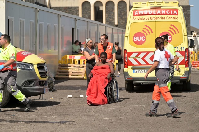 An Bord des Bootes waren viele Frauen und Kinder.  | Foto: Europa Press Canarias/EUROPA PRESS/dpa