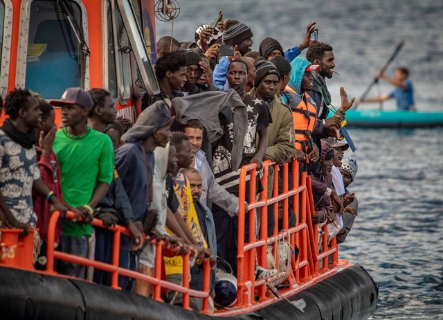 Immer wieder versuchen Migranten, in &...die Kanaren zu erreichen. (Archivfoto)  | Foto: Antonio Sempere/EUROPA PRESS/dpa