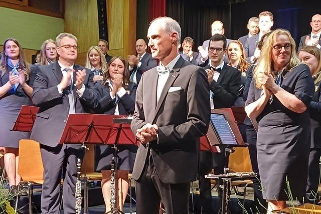 Musikkapelle Oberwinden feiert Dirigent Benjamin Schultis mit Abschiedskonzert
