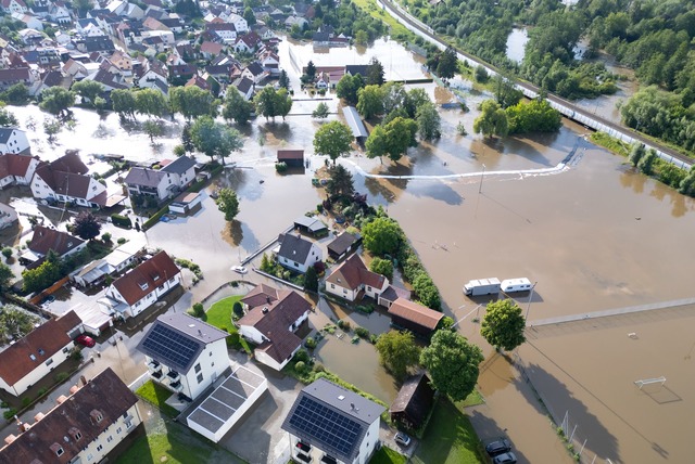 Die im Juni 2024 überschwemmte ba...ne Pflichtversicherung einführen. | Foto: Sven Hoppe/dpa Die im Juni 2024 überschwemmte ba...ne Pflichtversicherung einführen. | Foto: Sven Hoppe/dpa