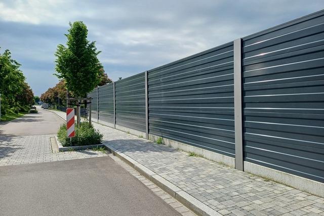 Anlieger einer Lrmschutzwand in Grenzach sollen  bis zu 90.000 Euro Erschlieungsbeitrge bezahlen