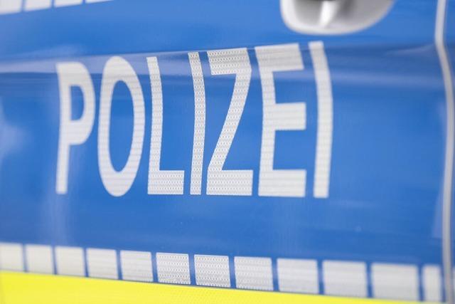 Unbekannte legen Nägel unter Reifen