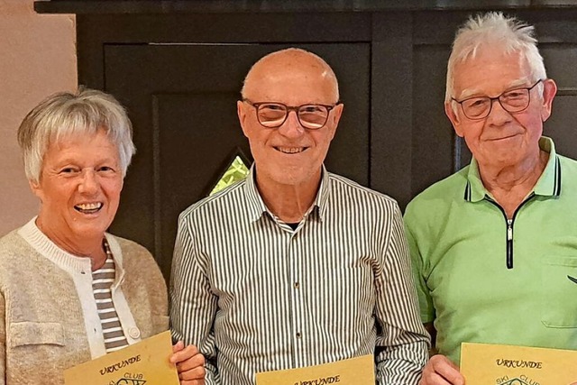 Mit (von links) Brigitte und Karl Ha... wurden langjährige Mitglieder geehrt. | Foto: Joachim von Burski. Mit (von links) Brigitte und Karl Ha... wurden langjährige Mitglieder geehrt. | Foto: Joachim von Burski.