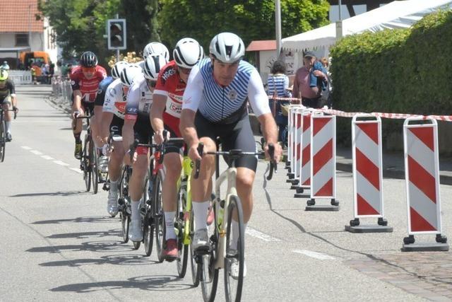 Fotos: 300 Starter beim Radrennen "Kriterium" in Holzhausen