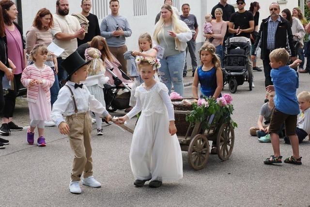 Singen und drohen für Eier und Butter: Zu Himmelfahrt ziehen die Uffert-Brütli durch Schlächtenhaus