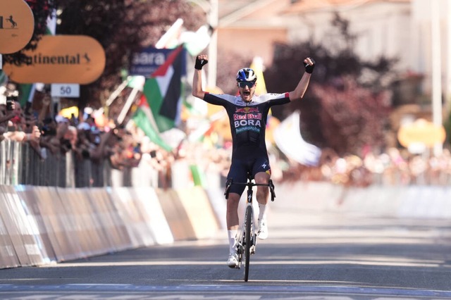 Nico Denz aus Albbruck hat die 18. Etappe des Giro d'Italia gewonnen. | Foto: IMAGO/Massimo Paolone/LaPresse Nico Denz aus Albbruck hat die 18. Etappe des Giro d'Italia gewonnen. | Foto: IMAGO/Massimo Paolone/LaPresse