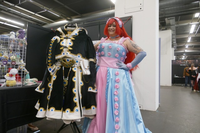 Yui Cosplay stellt eigene Kostüme für Cosplay her. | Foto: Paula Kühn Yui Cosplay stellt eigene Kostüme für Cosplay her. | Foto: Paula Kühn