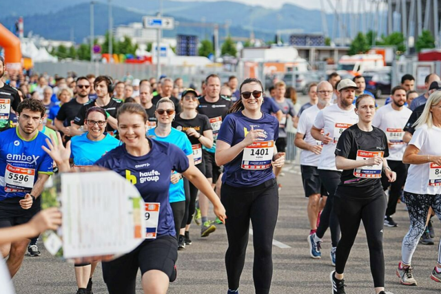 Fotos: 12.000 Menschen rennen beim B2-Run in Freiburg