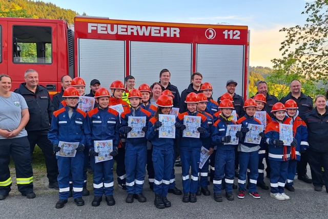 Jugendfeuerwehrmitglieder, Ausbilder und Feuerwehrleitung  | Foto: Jugendfeuerwehr Malsburg-Marzell