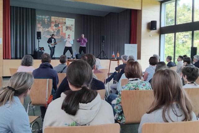 Mit Hiphop der deutsch-französischen B...kts Common Ground in Sasbach gefeiert. | Foto: Landratsamt Emmendingen Mit Hiphop der deutsch-französischen B...kts Common Ground in Sasbach gefeiert. | Foto: Landratsamt Emmendingen