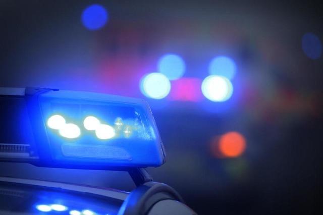 Schwerer Unfall auf L154 bei Tiefenstein: Audifahrerin kollidiert mit Felsen