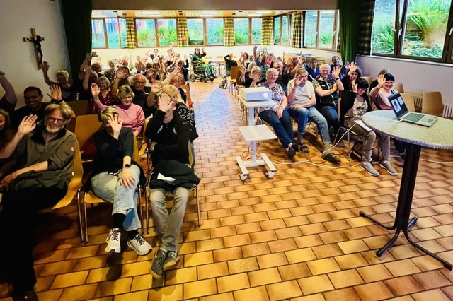 Kein bisschen dröge war der Vortrag de... in die Gesichter des Publikums zeigt. | Foto: Volker Hess/Betreuungsverein SKM Lörrach Kein bisschen dröge war der Vortrag de... in die Gesichter des Publikums zeigt. | Foto: Volker Hess/Betreuungsverein SKM Lörrach