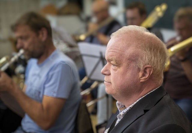 Konzentriert verfolgt Markus Götz die Orchesterprobe. | Foto: Paul Eischet Konzentriert verfolgt Markus Götz die Orchesterprobe. | Foto: Paul Eischet