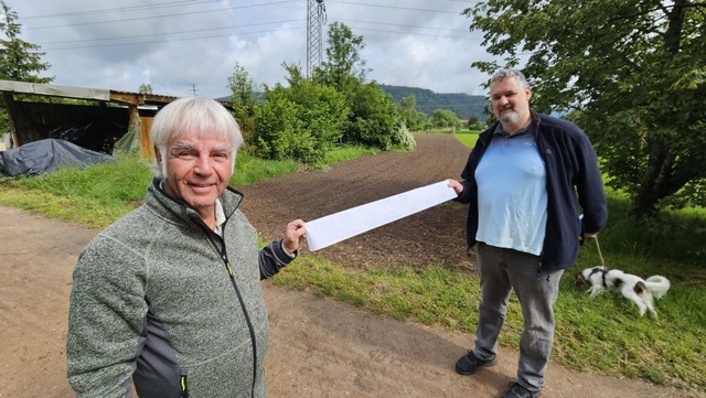 Am Fuß des Dinkelbergs soll ein vielfä...rt Greiner und Georg Racke zeigen ihn. | Foto: Gerald Nill Am Fuß des Dinkelbergs soll ein vielfä...rt Greiner und Georg Racke zeigen ihn. | Foto: Gerald Nill