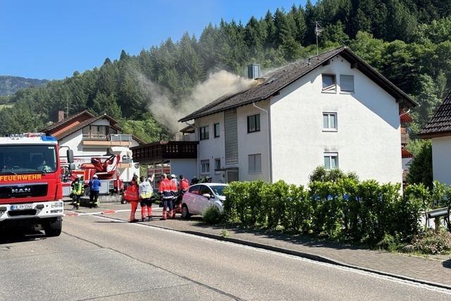 Brand in Mnstertler Dachgeschosswohnung fordert Groaufgebot der Feuerwehr