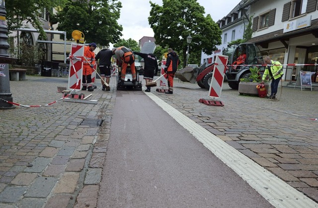 Der inklusive Weg in Kirchzartens Inne...rotbraunem Asphalt ausgefllt worden.   | Foto: Anton Schuler