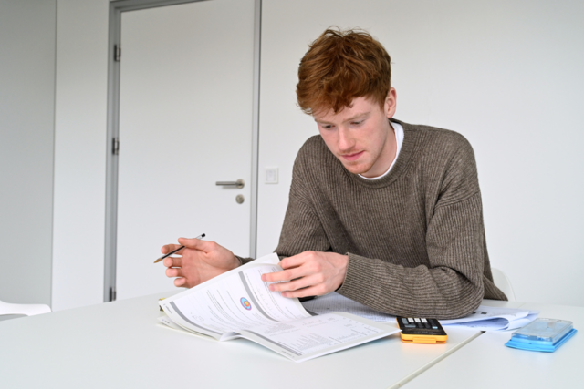 Selbstversuch: Schaffe ich noch die Realschulprüfung in Mathe?