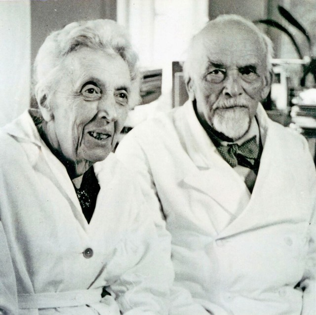 Bekannte Wissenschaftler: Cecilie und Oscar Vogt in den 1950er Jahren. | Foto: Archiv Roland Weis Bekannte Wissenschaftler: Cecilie und Oscar Vogt in den 1950er Jahren. | Foto: Archiv Roland Weis