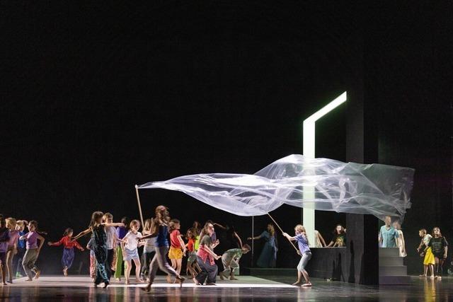 Ein tanzendes und singendes Grokollektiv: "Passion" am Theater Freiburg