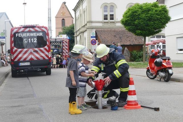 Feuerwehr Egringen begeistert mit Mitmachbung kleine und groe Besucher