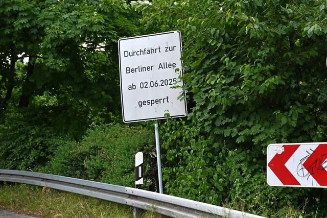 Falsches Datum auf Baustellen-Schildern in Freiburg: Schelm, wer dabei Bses denkt