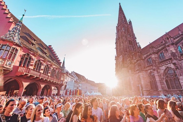 Festivalstimmung pur auf dem Freiburger Mnsterplatz  | Foto: Kirill Wagner