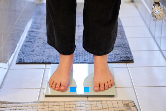 bergewicht kann gesundheitliche Folgen haben.  | Foto: Annette Riedl (dpa)