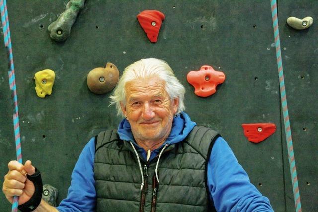 Der Bahlinger Outdoor-Kletterer Thomas Grimm ist mit 71 unermüdlich im Einsatz – von der Jugendbergwacht zum Klettermentoring