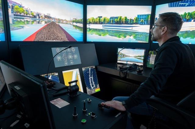 Multitasking erforderlich: Mit dem Frachtschiff-Simulator auf dem Rhein durch Basel