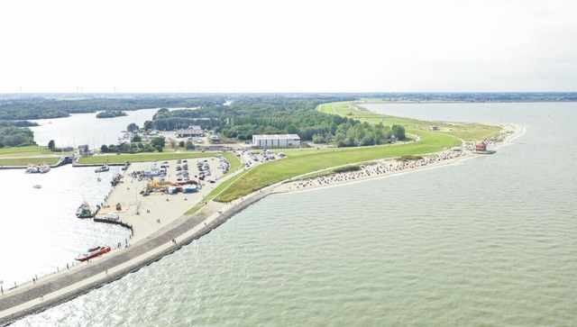 Blick auf den Strand  | Foto: Mohssen Assanimoghaddam (dpa)
