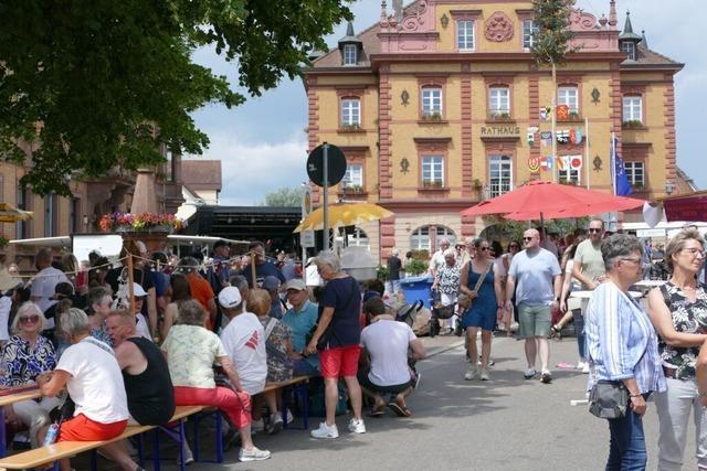 Selbstversuch mit Genuss und vielen Begegnungen - So behauptet sich "s'fescht" in Herbolzheim gegen die Konkurrenz