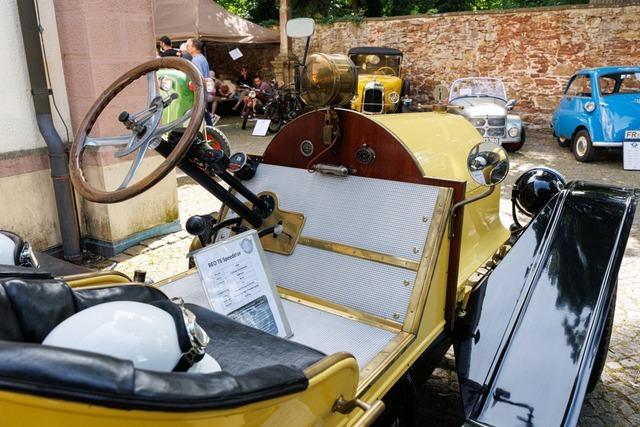 Glänzende Oldtimer-Schätzchen zieht in March die Besucher in ihren Bann