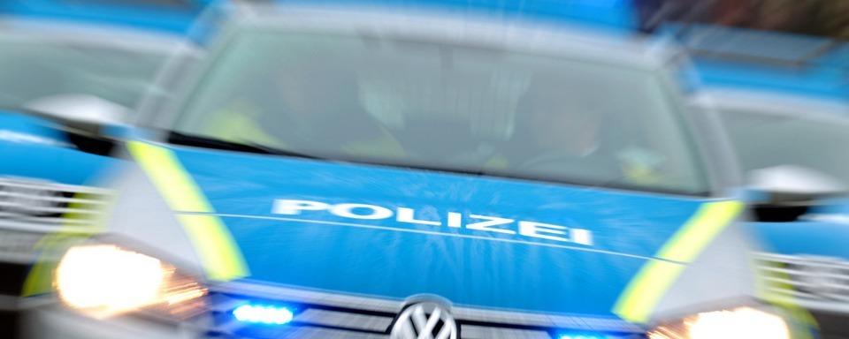 Fahrerflucht: Betonstelen gerammt und abgehauen