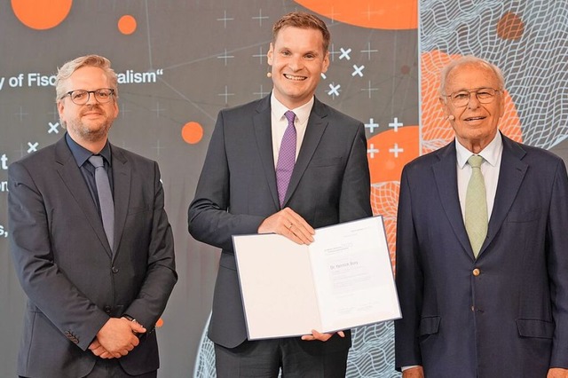 Der Bundestagsabgeordnete Yannick Bury...ks) und  Professor  Randolf Rodenstock  | Foto: Nadine Stegemann/Bro Bury
