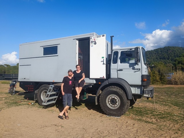 Jana und Mike Hampe aus dem Sdschwarz...er Eigenkonstruktion, in Griechenland.  | Foto: Hampe