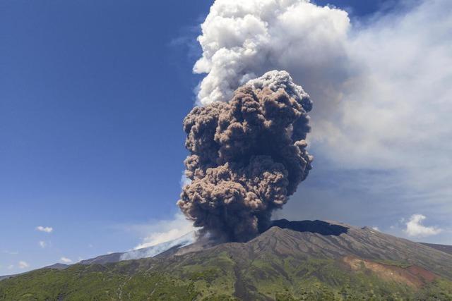 Vulkan tna spuckt Lavafontne – Flugverkehr unbeeintrchtigt