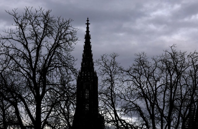 Das Ulmer Mnster wurde am Samstag von einem Blitz getroffen.  | Foto: Karl-Josef Hildenbrand (dpa)
