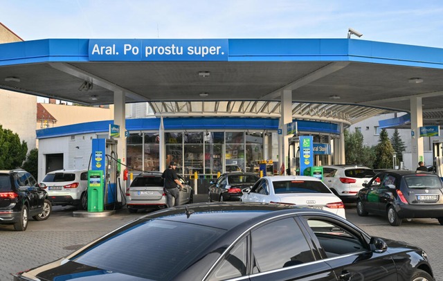 In Polen ist Tanken gnstig.  | Foto: Patrick Pleul (dpa)