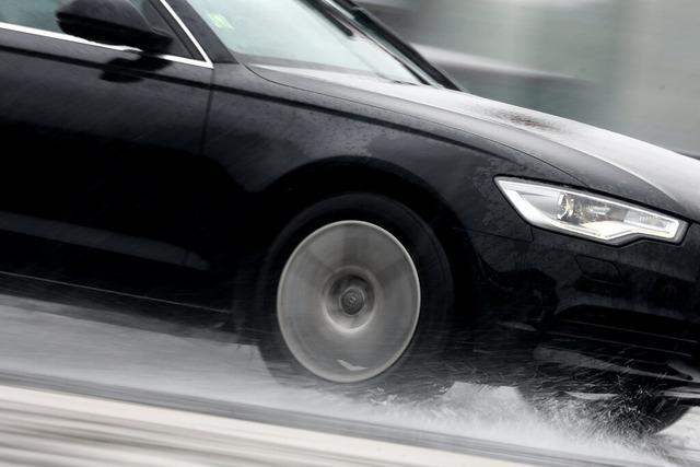 Aquaplaning auf der A5 bei Efringen-Kirchen: 66-Jähriger ist zu schnell unterwegs