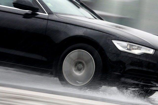 Der Fahrer war auf der A5 vermutlich zu schnell unterwegs (Symbolbild). | Foto: Roland Weihrauch Der Fahrer war auf der A5 vermutlich zu schnell unterwegs (Symbolbild). | Foto: Roland Weihrauch