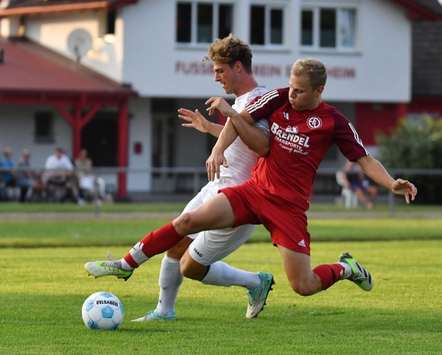 Der FV Ettenheim (rotes Trikot) hat im..."Stern des Sports" erhalten. | Foto: Wolfgang Künstle Der FV Ettenheim (rotes Trikot) hat im..."Stern des Sports" erhalten. | Foto: Wolfgang Künstle