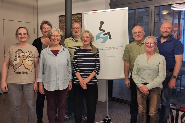 Mitglieder des neuen und des bisherige...r, Claudia Eisele und Carsten Rehmann | Foto: Verein für Menschen mit Körperbehinderung Mitglieder des neuen und des bisherige...r, Claudia Eisele und Carsten Rehmann | Foto: Verein für Menschen mit Körperbehinderung